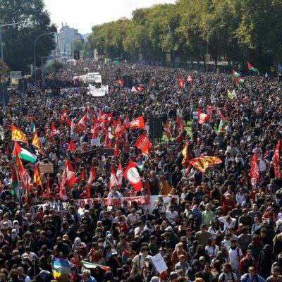 Copertina di Sciopero generale per Gaza, la marea umana: due milioni in cento piazze