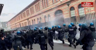 Copertina di Corteo per Gaza a Torino, gli studenti provano a raggiungere Bezos e Von der Leyen. Respinti con cariche e lacrimogeni