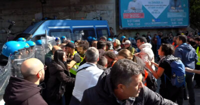 Copertina di Corto pro Gaza a Bologna, manifestanti verso la tangenziale: scontri tra manifestanti e polizia – Video