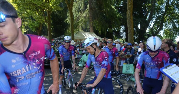 Ciclismo, dopo le proteste per Gaza la Israel Premier-Tech rinuncia a tutte le gare previste in Italia