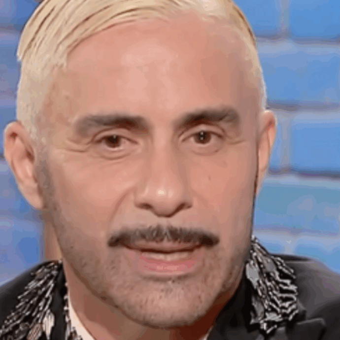 “Mio papà si sentiva maschio picchiando mamma, l’ho schifato. Non voglio perdonare. Ci ha fatto vivere una vita di me**a”: così Luca Tommassini a “Ciao maschio”