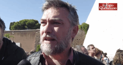 Copertina di Ricciardi (M5s) in piazza per Gaza: “Indecenti le parole di Meloni sulle manifestazioni. Queste persone stanno riscattando l’Italia”