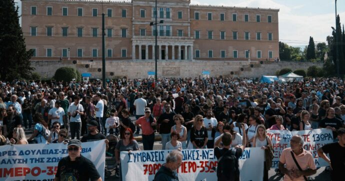 Grecia, sciopero generale contro le 13 ore di lavoro al giorno e la pensione a 74 anni