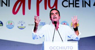 Copertina di Mille euro al mese per i superbravi calabresi, a prescindere dal reddito. “Occhiuto è un Robin Hood al contrario”