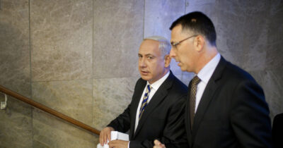 Copertina di “Maltrattamenti a Greta Thunberg e agli altri della Flotilla? Menzogne”: Israele prova a negare le decine di testimonianze