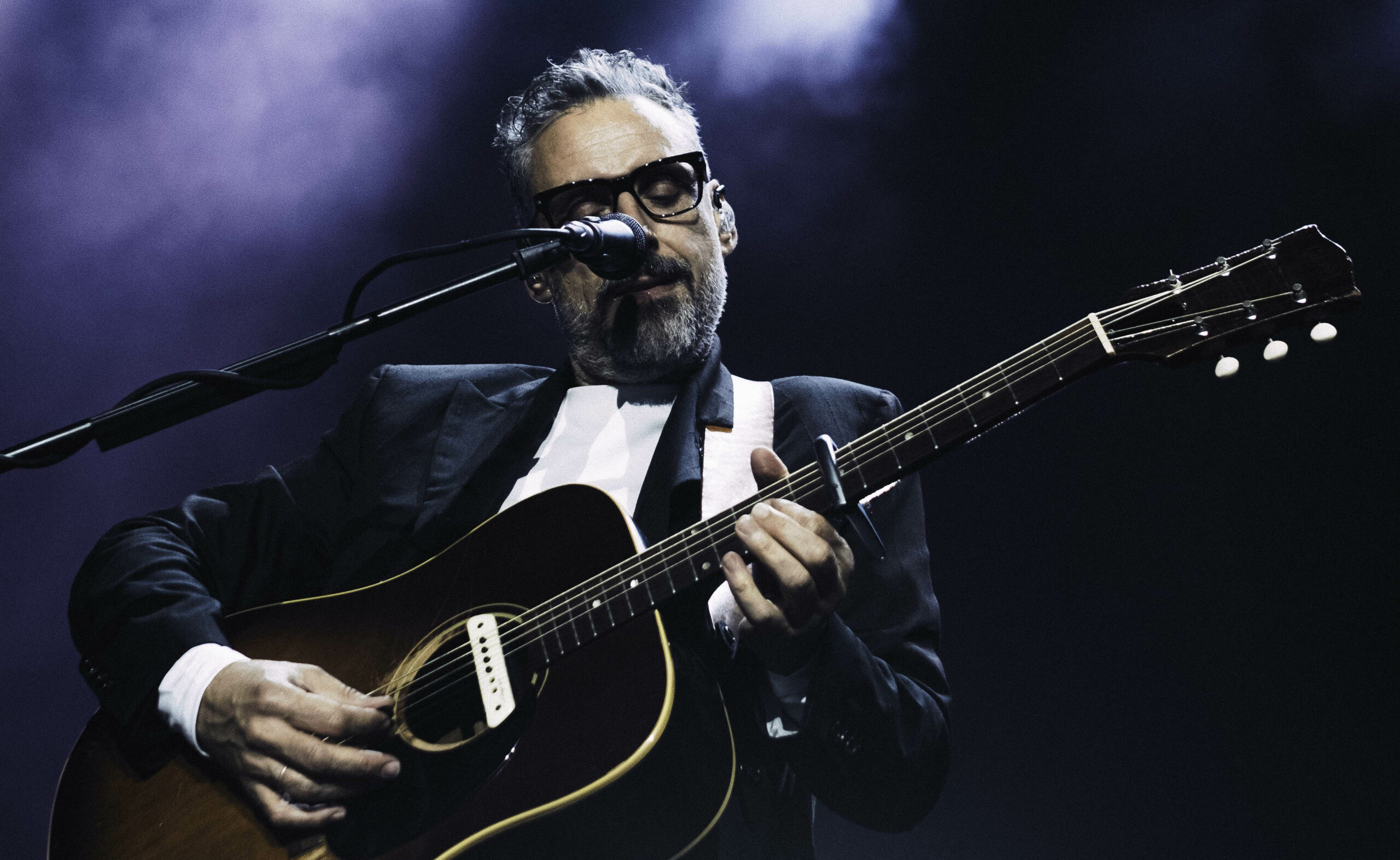 “Sto con Medici Senza Frontiere per la Palestina. È il momento di agire in questo orrore”: così Brunori Sas all’Arena di Verona – IL VIDEO