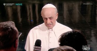 Copertina di Crozza-Papa Leone tenta di fermare la guerra cantando: ” Valgo meno di Tajani al terzo spritz”