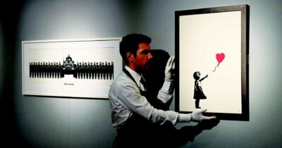 Copertina di Banksy, “Bella Ciao” o Frog: quando (pure) l’arte scende in lotta