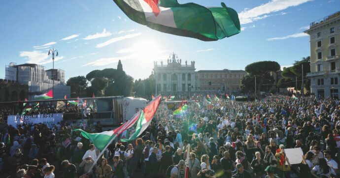 Gaza, Lucio Baccaro: “Piazze trasversali, tanti ragazzi: sono contro l’ipocrisia delle élite”