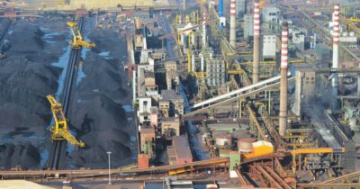 Copertina di Ex Ilva, dal 15 novembre scatta la cassa integrazione per 5.700 lavoratori. Da gennaio 6mila. I sindacati contro il governo: “È un piano di chiusura”