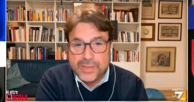 Copertina di Gaza, Montanari a La7: “San Francesco sarebbe sceso in piazza per la pace, Meloni lontanissima da lui. È complice di un governo genocida”