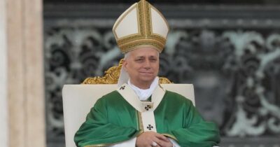 Copertina di Papa Leone: “Passi verso la pace a Gaza. Sono addolorato per i palestinesi e preoccupato per l’antisemitismo”