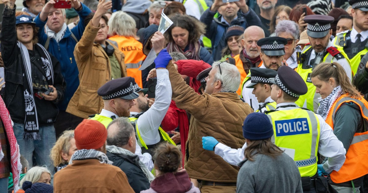 nuova stretta sulle manifestazioni in uk la polizia potr224 limitarle o vietarle sabato oltre 440 arresti a londra