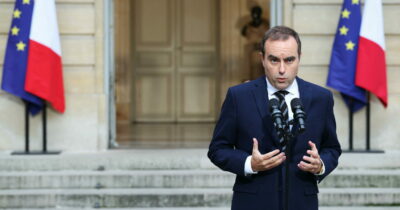 Copertina di Francia nel caos: il nuovo premier Lecornu lascia 12 ore dopo la lista dei ministri. E c’è chi evoca il passo indietro di Macron