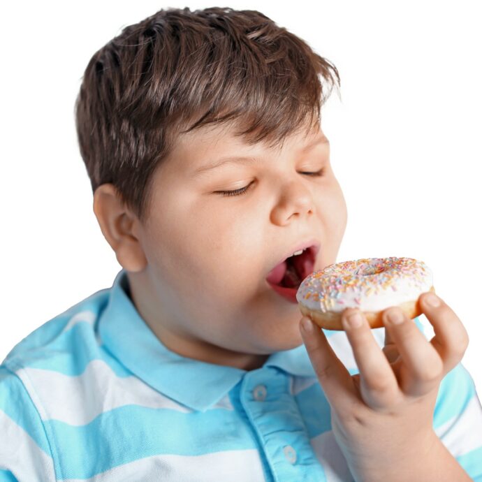 Più bimbi obesi che denutriti. Drogati di zucchero