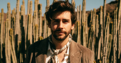 Copertina di “Non esiste un momento giusto per fare figli. Il mondo è sempre in guerra, ma ho fiducia nelle nuove generazioni”: Alvaro Soler torna con “El Camino”