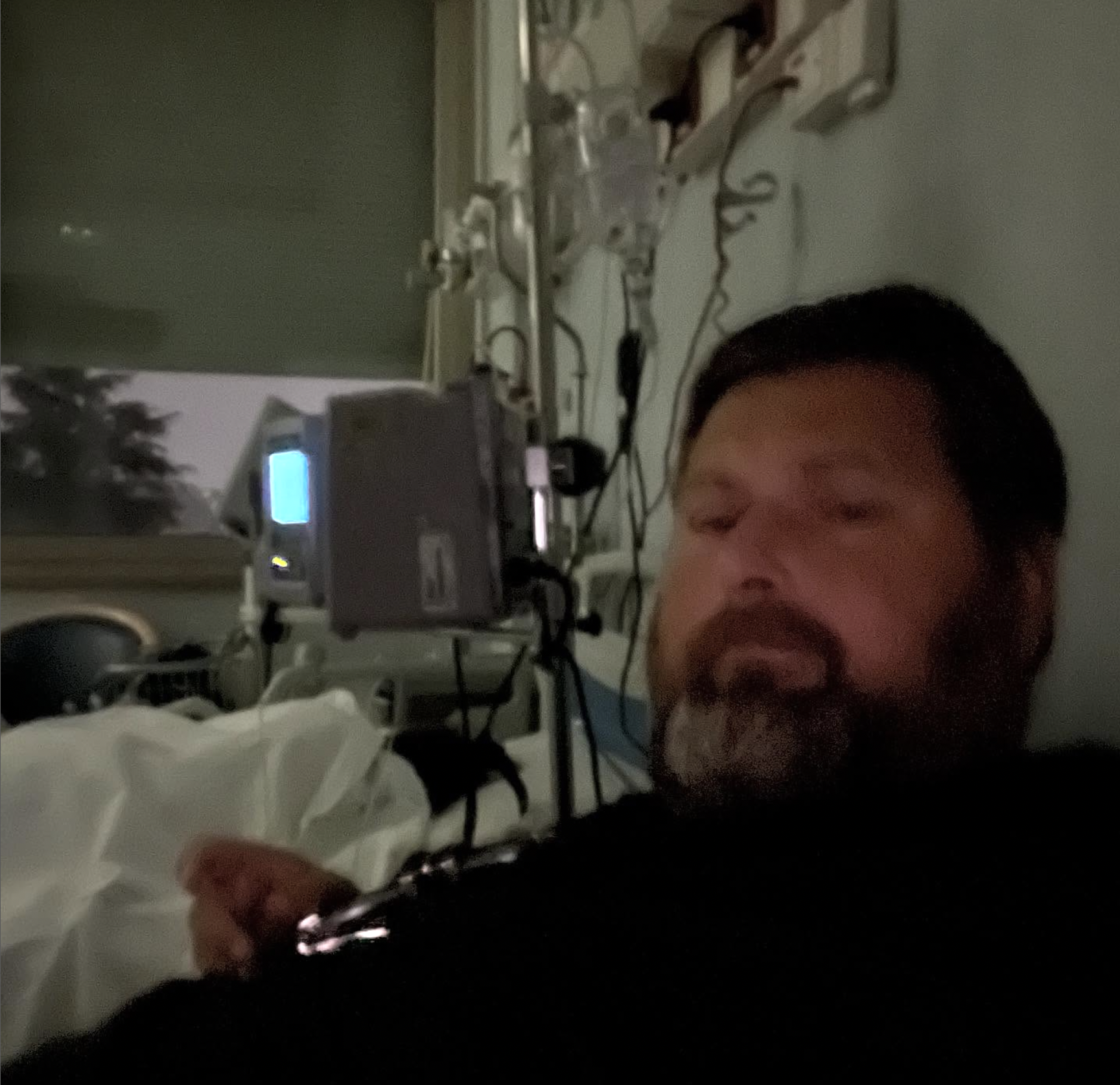 “Ho vegliato tutta la notte il sonno addolorato di una figlia che è Cristo in croce. Il dolore s’abbatte su ciò che resta della mia sterminata famiglia”: lo sfogo di Afinolfi dall’ospedale “Ho vegliato tutta la notte il sonno addolorato di una figlia che è Cristo in croce. Il dolore s’abbatte su ciò che resta della mia sterminata famiglia”: lo sfogo di Afinolfi dall’ospedale