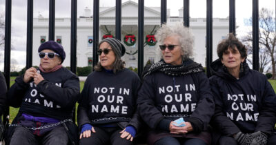 Copertina di Gaza, il sondaggio del Washington Post: “Il 61% degli ebrei Usa pensa che Israele stia commettendo crimini di guerra, per il 39% è colpevole di genocidio”