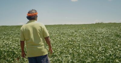 Copertina di La regista Anna Recalde Miranda: “Il mio Paraguay distrutto dalla soia transgenica rischia di essere il futuro del mondo”