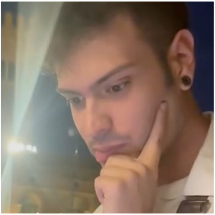 Un turista americano in Italia chiede il pollo alla parmigiana. La risposta del cameriere è virale – VIDEO