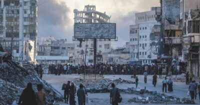 Copertina di Pace a Gaza, Trump: “Fate in fretta”. Ma nella Striscia continua il massacro