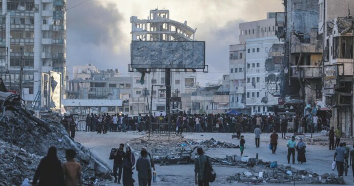 Pace a Gaza, Trump: “Fate in fretta”. Ma nella Striscia continua il massacro