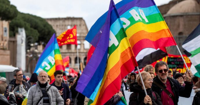 Come può un paese considerarsi democratico se diritti umani e opinione pubblica non hanno più valore?