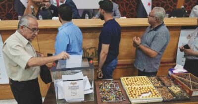 Copertina di Siria, eletto il nuovo Parlamento post-Assad: 70 scelti dal presidente, solo il  3% di donne