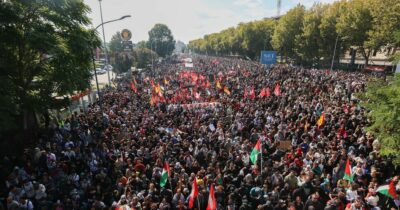 Copertina di Almeno per un giorno, in Italia, ha comandato la gente