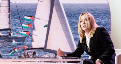 Copertina di Meloni ancora contro la Flotilla: “Sulle navi 40 tonnellate di aiuti. Noi le portiamo in una mattinata con due aerei”
