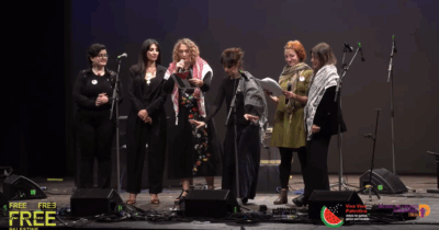 Copertina di Torna ‘Free Free Palestine’, l’evento di cantanti e artisti per Gaza: venerdì 10 ottobre al teatro Carcano di Milano