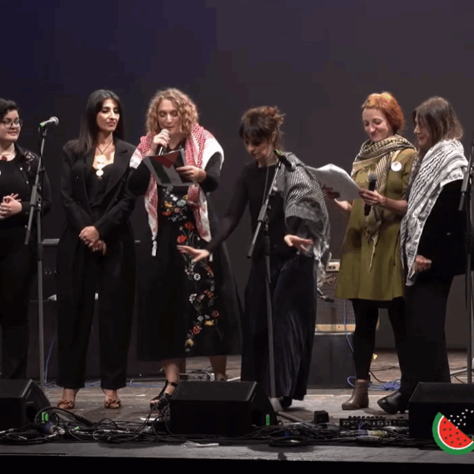 Torna ‘Free Free Palestine’, l’evento di cantanti e artisti per Gaza: venerdì 10 ottobre al teatro Carcano di Milano