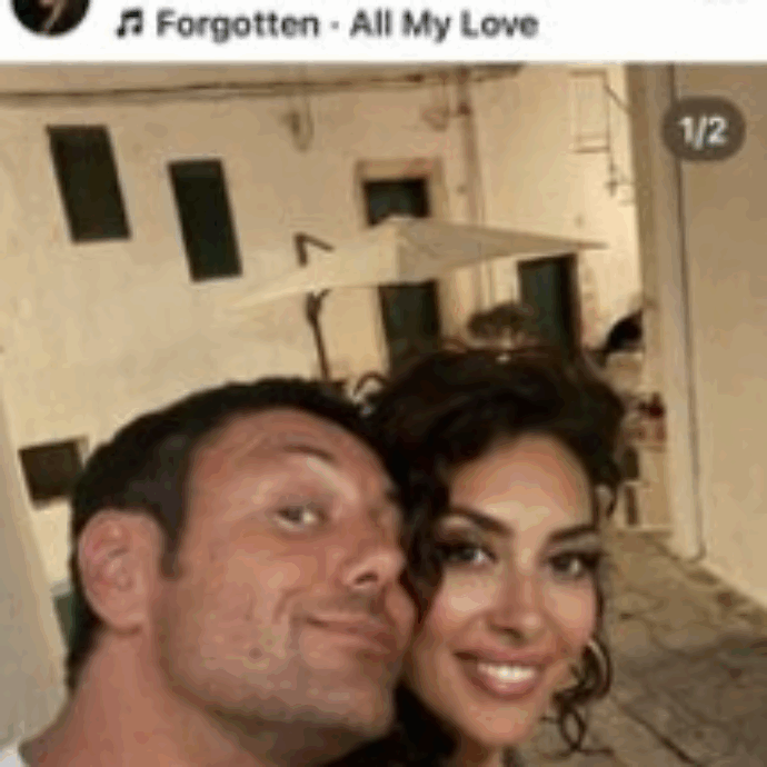 Il mistero dei selfie scomparsi: Federica Bianco pubblica foto con Andrea Giambruno ma poche ore dopo vengono rimossi