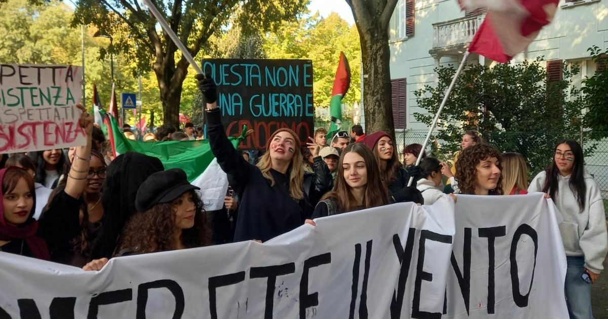 Confronto scontro tra padre giornalista e figlia manifestante sui cortei per Gaza: “Papà, io continuerò per la mia strada”