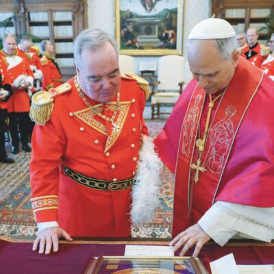 Copertina di La corte di Fra’ Jet: voli, stipendi milionari e tesori andati in rovina