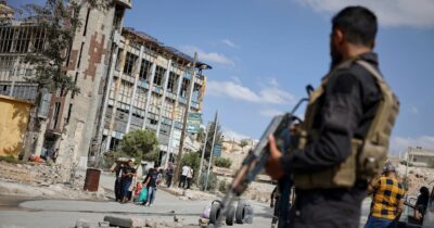 Copertina di Prima i proiettili, poi i negoziati: Al Sharaa ottiene dai curdi modifiche alla Costituzione