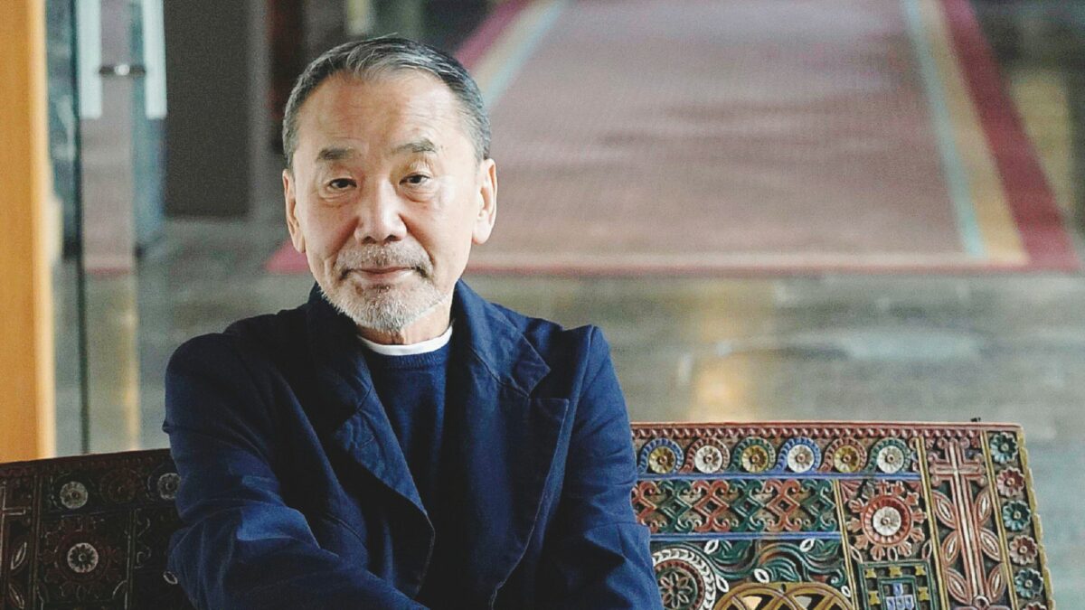 “Essere malato era una strana sensazione. Mi domandavo: cosa mi succede? Ultimamente però mi sono tornate le forze. A 77 anni ho ricominciato a correre e non è solo un esercizio fisico”: parla Murakami