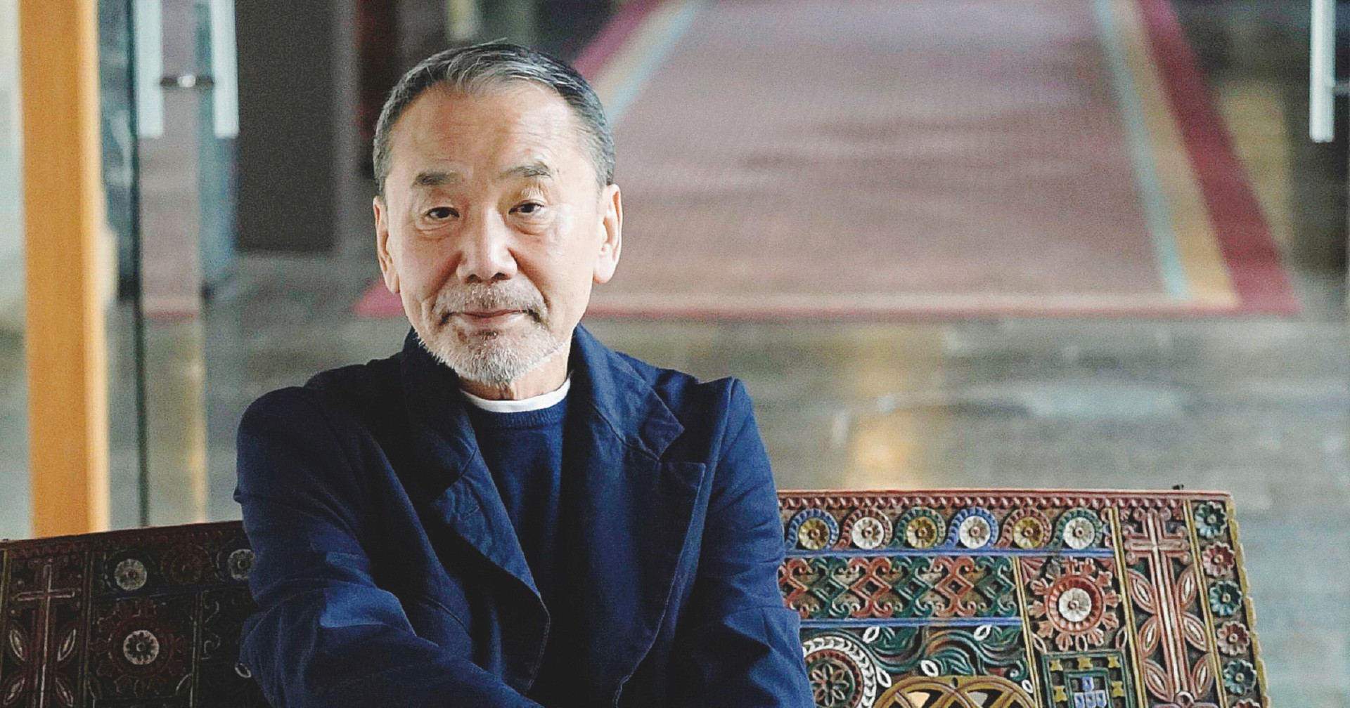 “Essere malato era una strana sensazione. Mi domandavo: cosa mi succede? Ultimamente però mi sono tornate le forze. A 77 anni ho ricominciato a correre e non è solo un esercizio fisico”: parla Murakami