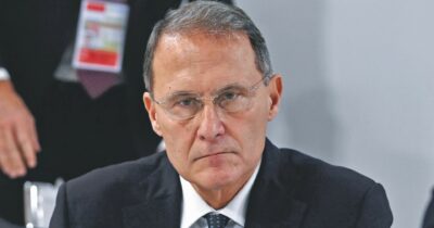 Copertina di Elezioni in Campania, Meloni impone Cirielli. E FI s’infuria