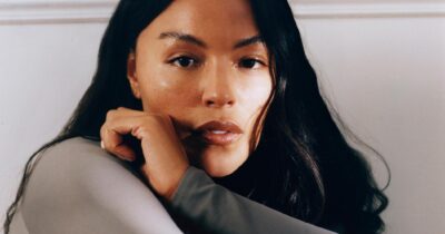 Copertina di Adesso la skincare la fanno anche i vestiti: come funzionano e quanto costano i leggins di Coperni che “curano la pelle”