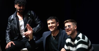 Copertina di “Mi sento in colpa per chi è cresciuto con i miei video. In direct si liberano dei pesi con me e io me ne faccio carico”: Awed a teatro con “Esperienze D.M.”