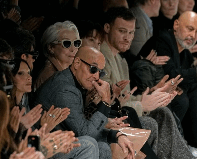 “100 euro al giorno, riservatezza e chiamate all’ultimo minuto”: ecco la vita da comparsa de “Il Diavolo veste Prada” a Milano