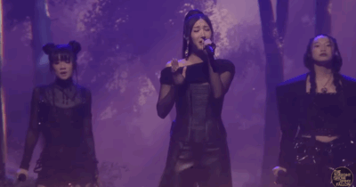 Copertina di KPop Demon Hunters “strega” le classifiche e Jimmy Fallon: debutto in carne e ossa del trio Huntrix – VIDEO