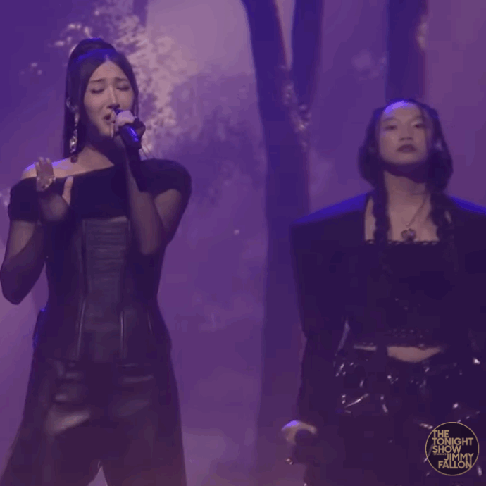 KPop Demon Hunters “strega” le classifiche e Jimmy Fallon: debutto in carne e ossa del trio Huntrix – VIDEO