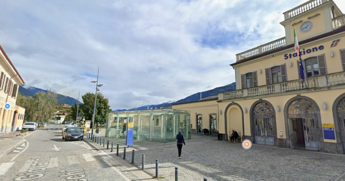 sondrio le stacca un orecchio a morsi e la violenta 24enne arrestato