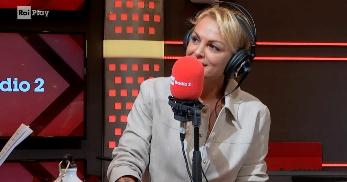 “Spiavo il cellulare di Berlusconi. Aveva il vecchio Samsung, vedevo la lucina dai pantaloni che brillava e già capivo chi era. Che inferno”: così Francesca Pascale