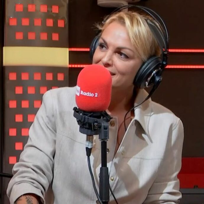 “Spiavo il cellulare di Berlusconi. Aveva il vecchio Samsung, vedevo la lucina dai pantaloni che brillava e già capivo chi era. Che inferno”: così Francesca Pascale