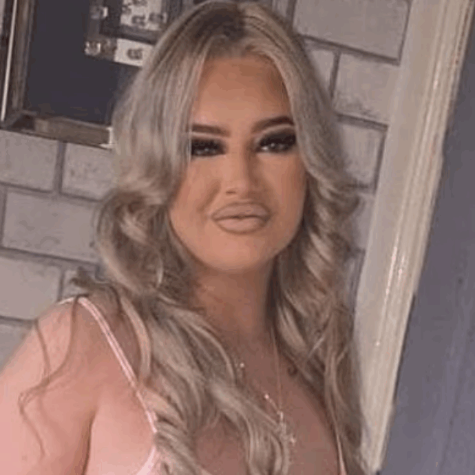 “Mia figlia è morta per abuso di gas esilarante. Aveva dolori alle gambe e pensava fosse carenza di ferro ma non era vero”: parla la madre di Amy Louise Leonard, scomparsa a 20 anni