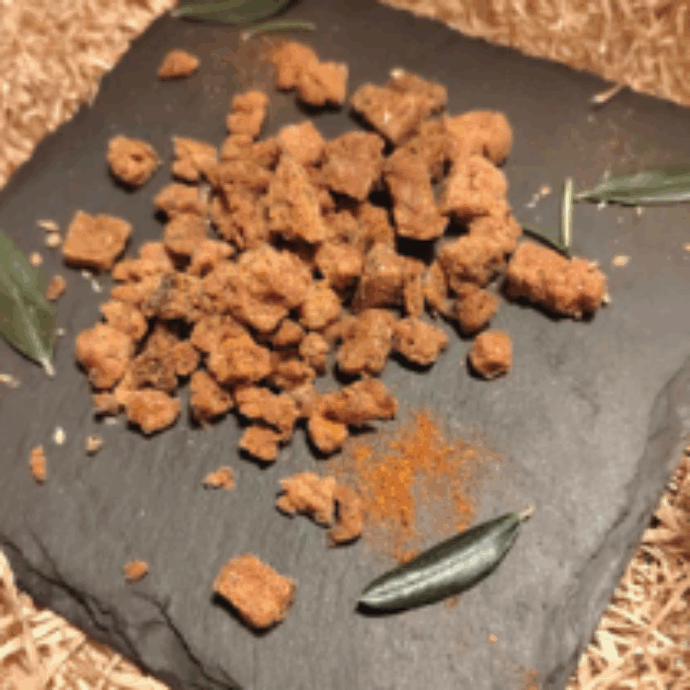 “Sono uno chef di cibo per cani e io stesso assaggio tutto, niente viene inscatolato senza che io abbia provato com’è. Amare un animale vuol dire anche non nutrirlo con cibo mediocre”: parla Mirko Chiera