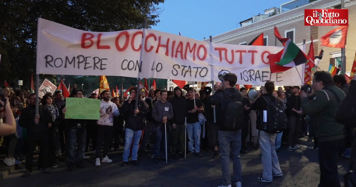 Roma, ancora in piazza per la Flotilla “bis” bloccata da Israele. I manifestanti: “Subito un canale umanitario permanente” – Video